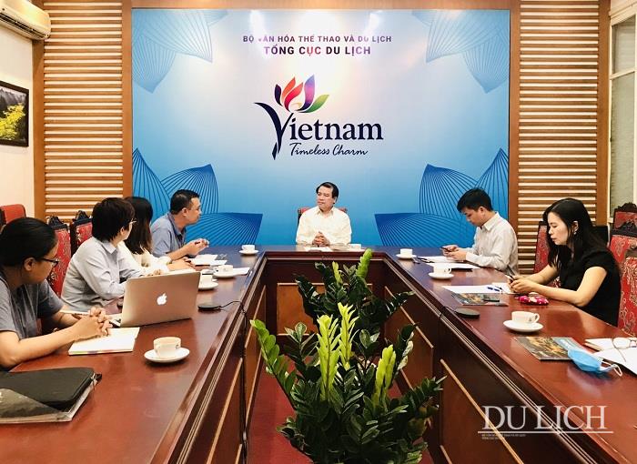 Phó Tổng cục trưởng TCDL Hà Văn Siêu chủ trì buổi làm việc với Dat Film Media